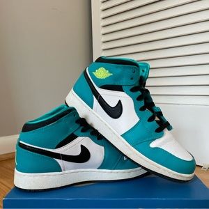 Teal Jordan 1 Mids